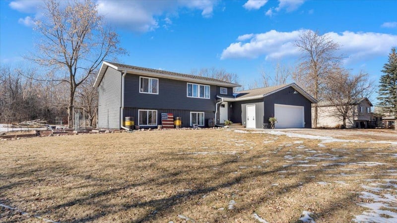 21135 Kale Dr, Silver Lake, MN 55381
