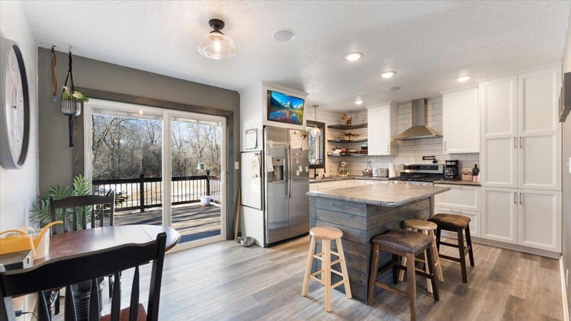 21135 Kale Dr, Silver Lake, MN 55381