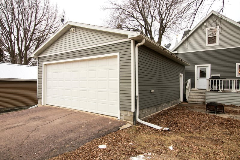 1031 Lafayette Ave, Lafayette, MN 56054