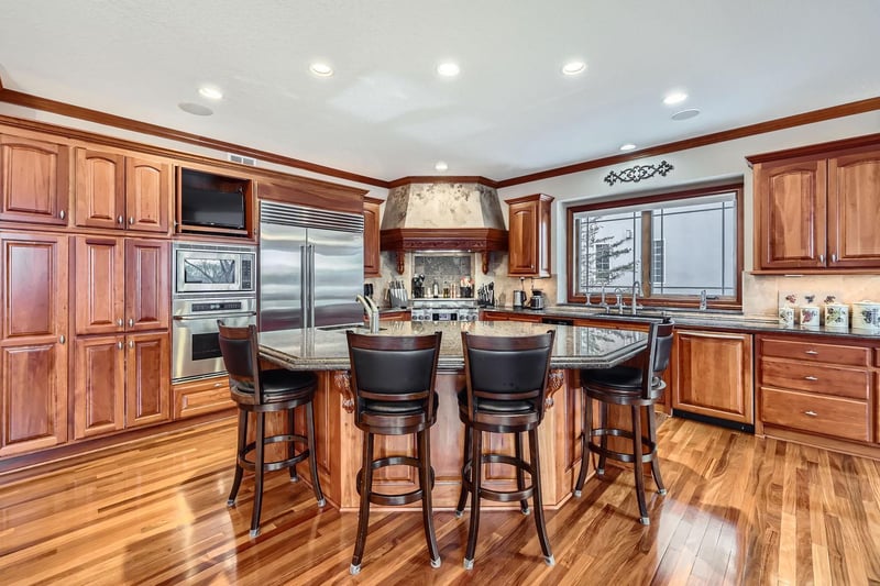 18767 Bearpath Trl, Eden Prairie, MN 55347