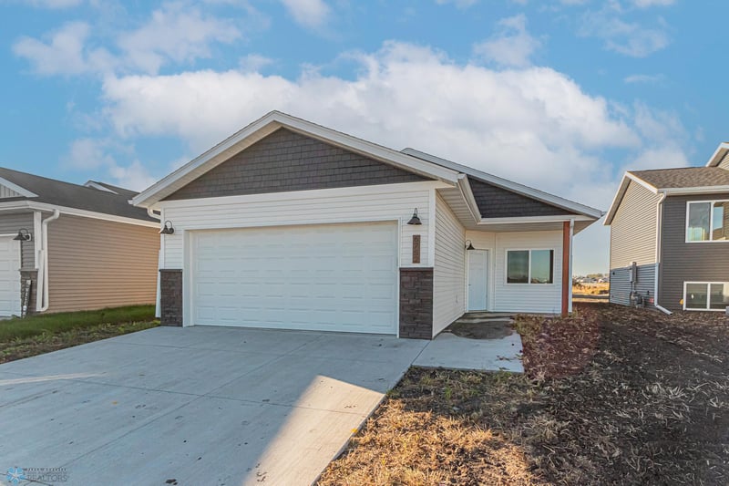 703 10th St NW, Frazee, MN 56544