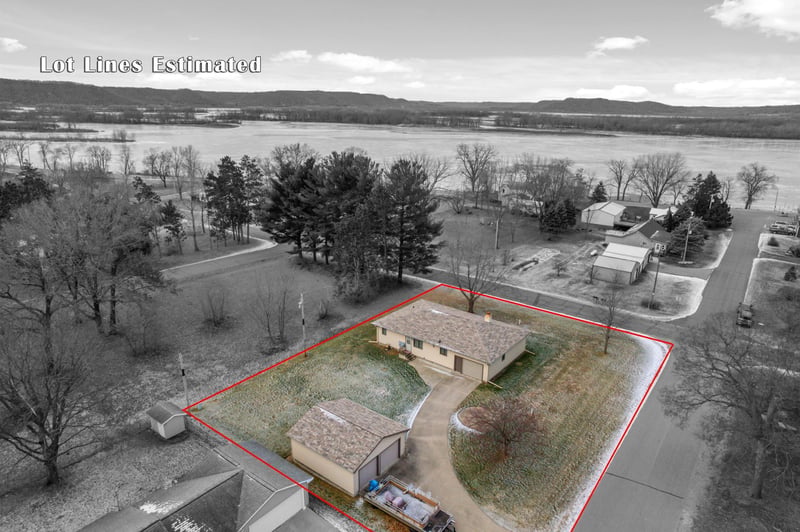 575 N Schiller St, Buffalo City, WI 54622