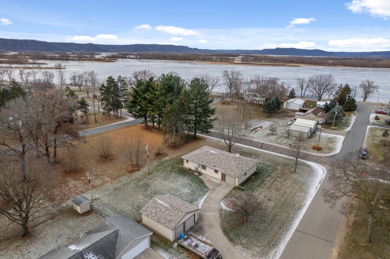 575 N Schiller St, Buffalo City, WI 54622