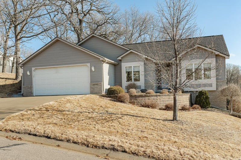 1337 Terry Dr, Saint Charles, MN 55972
