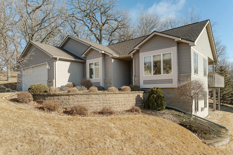 1337 Terry Dr, Saint Charles, MN 55972