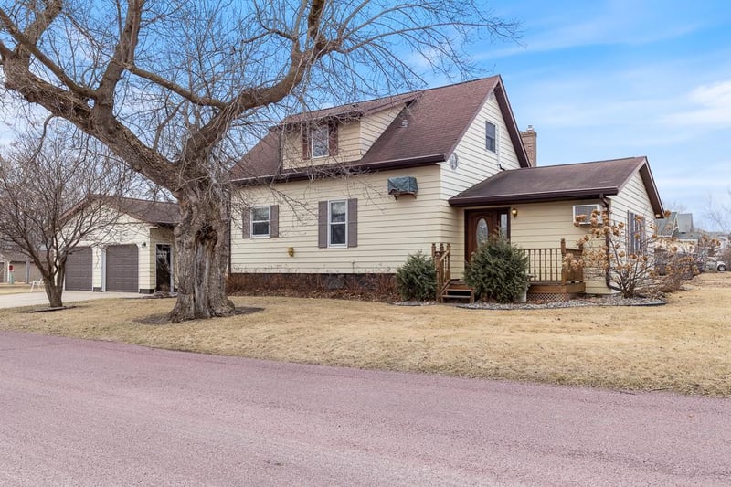 421 E Hughes St, Tyler, MN 56178