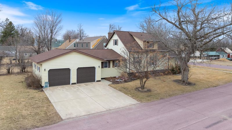 421 E Hughes St, Tyler, MN 56178
