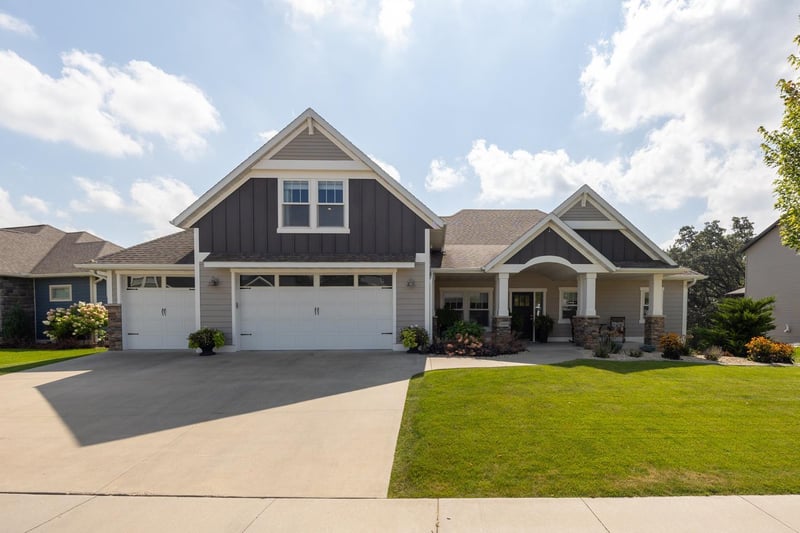 3008 Stone Park Dr NE, Rochester, MN 55906