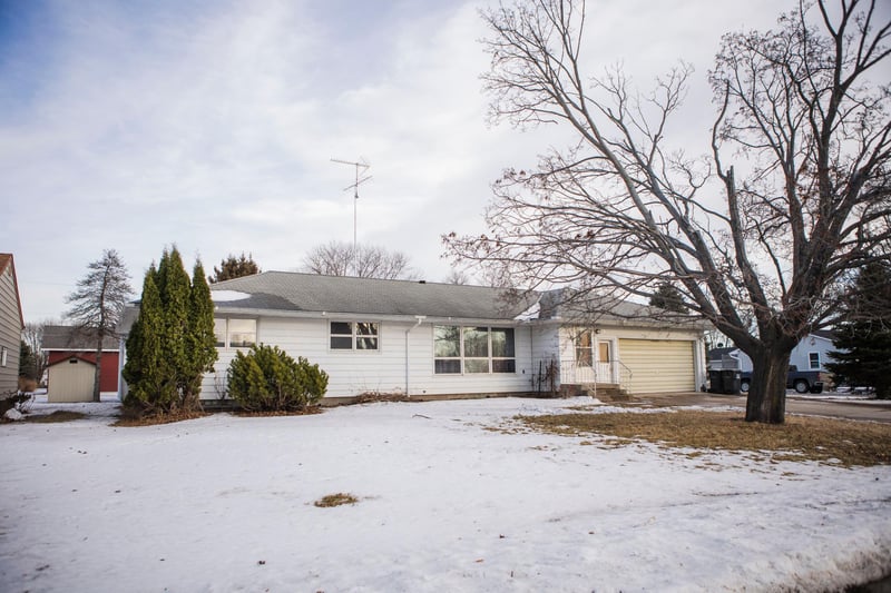206 2nd St E, Chokio, MN 56221