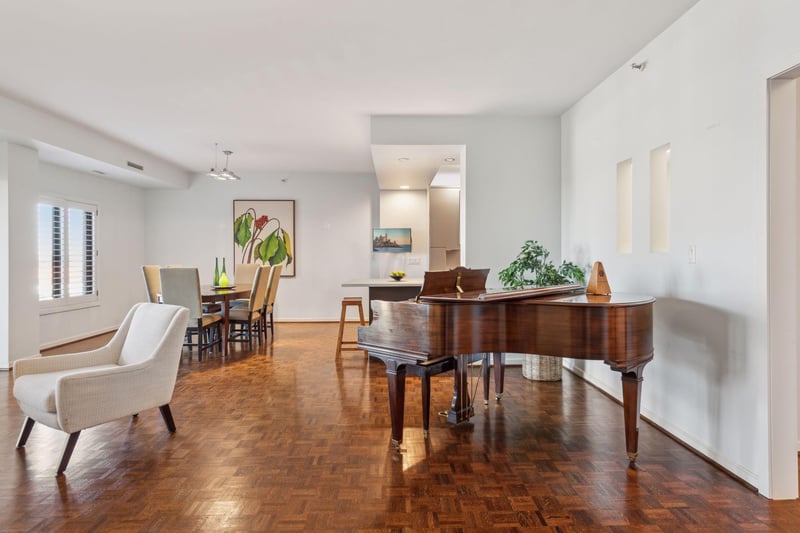 1235 Yale Pl #702, Minneapolis, MN 55403