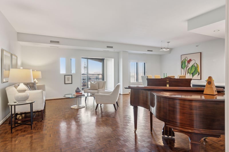 1235 Yale Pl #702, Minneapolis, MN 55403