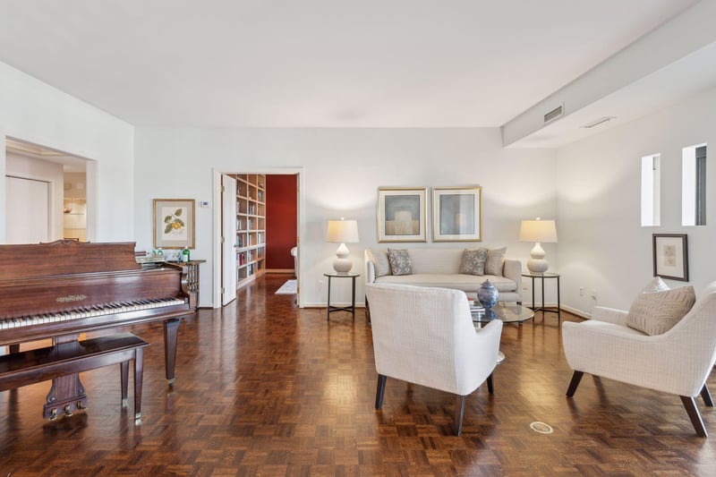 1235 Yale Pl #702, Minneapolis, MN 55403