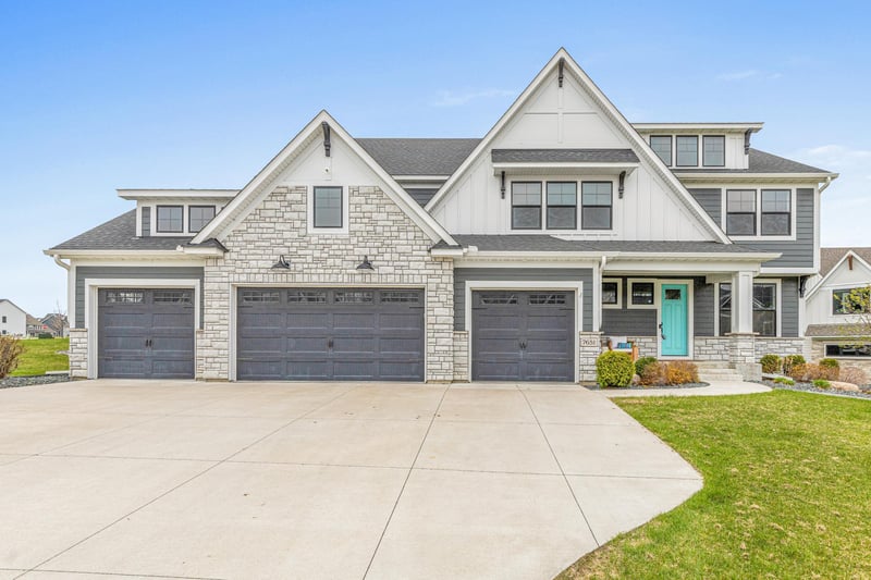 7651 Walnut Grove Ln N, Maple Grove, MN 55311