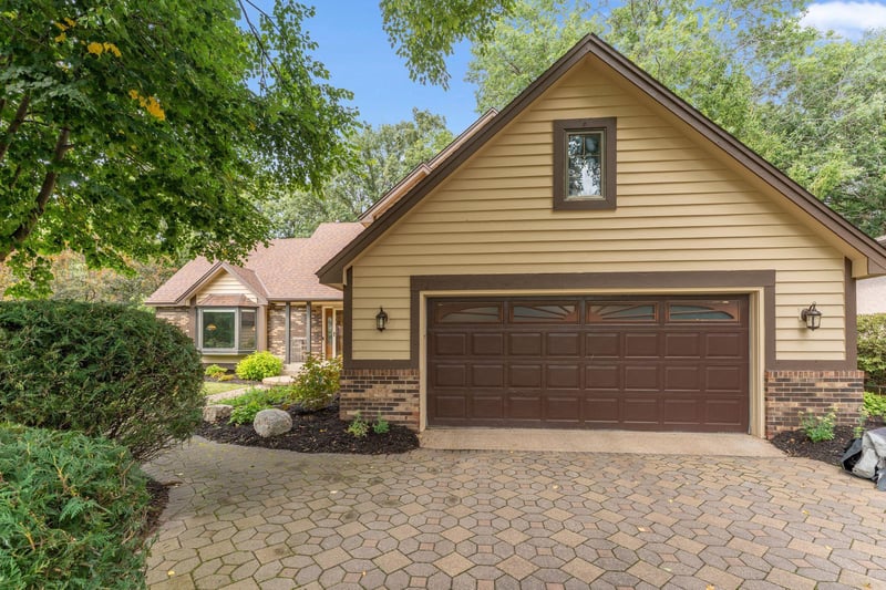 1445 Arden Oaks Dr, Arden Hills, MN 55112