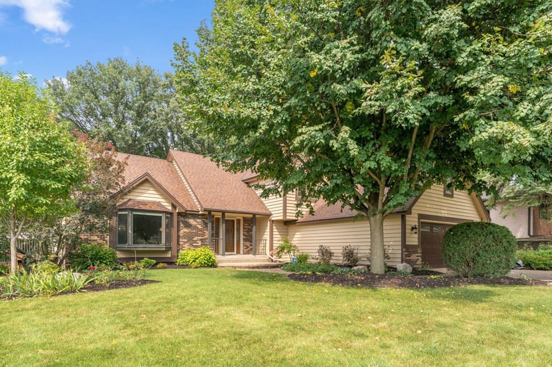 1445 Arden Oaks Dr, Arden Hills, MN 55112