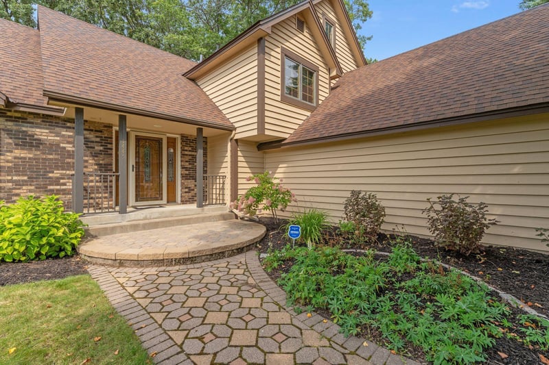 1445 Arden Oaks Dr, Arden Hills, MN 55112