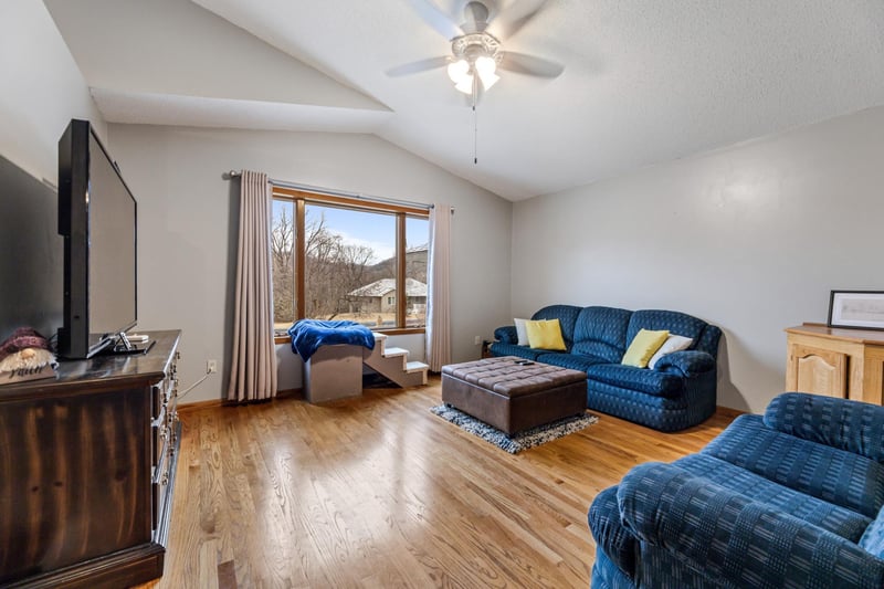 W764B Valley Dr, Fountain City, WI 54629