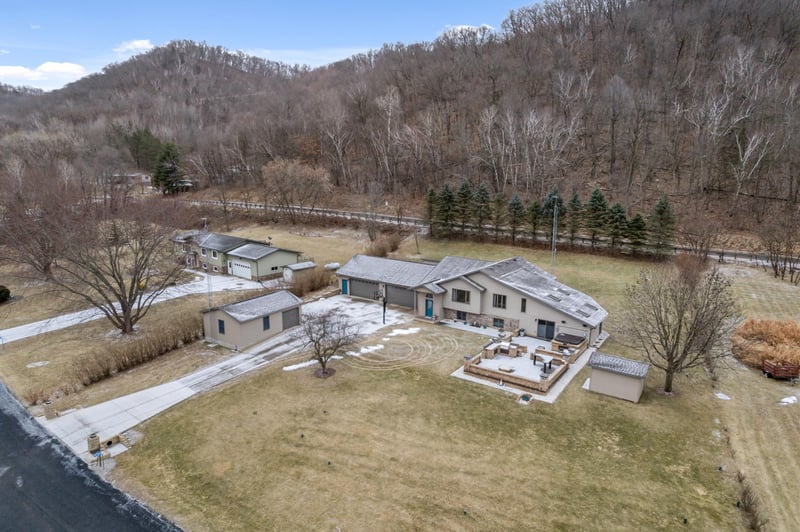 W764B Valley Dr, Fountain City, WI 54629