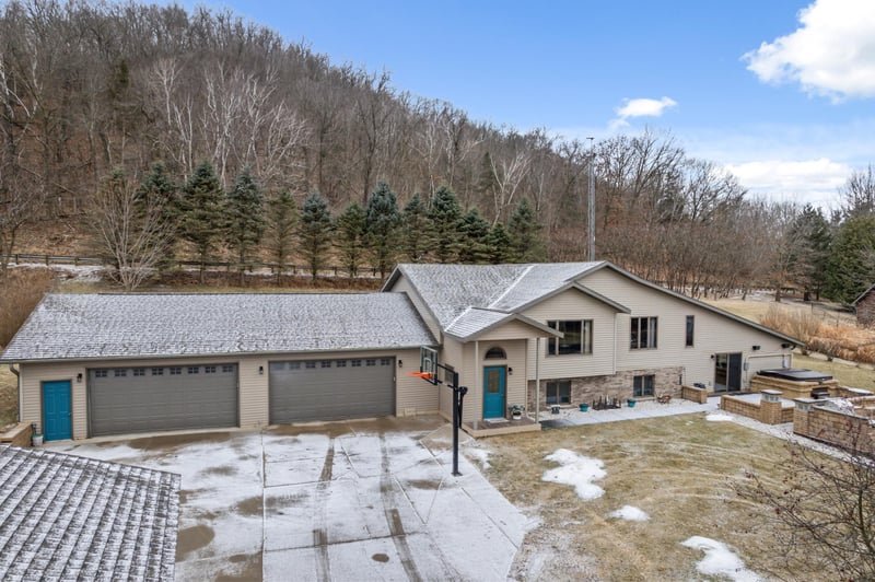 W764B Valley Dr, Fountain City, WI 54629
