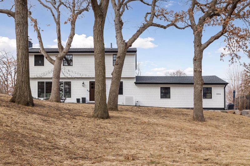 3804 Huntingdon Dr, Hopkins, MN 55305