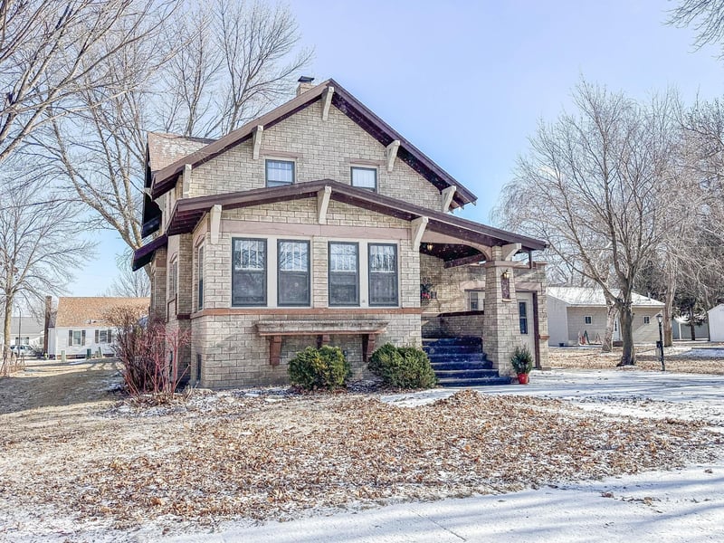 602 1st St SE, Fairfax, MN 55332