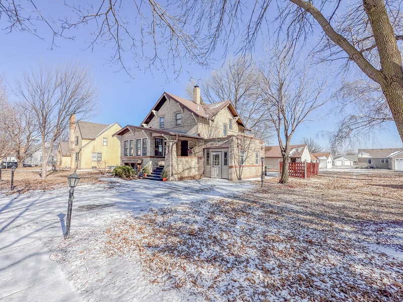 602 1st St SE, Fairfax, MN 55332