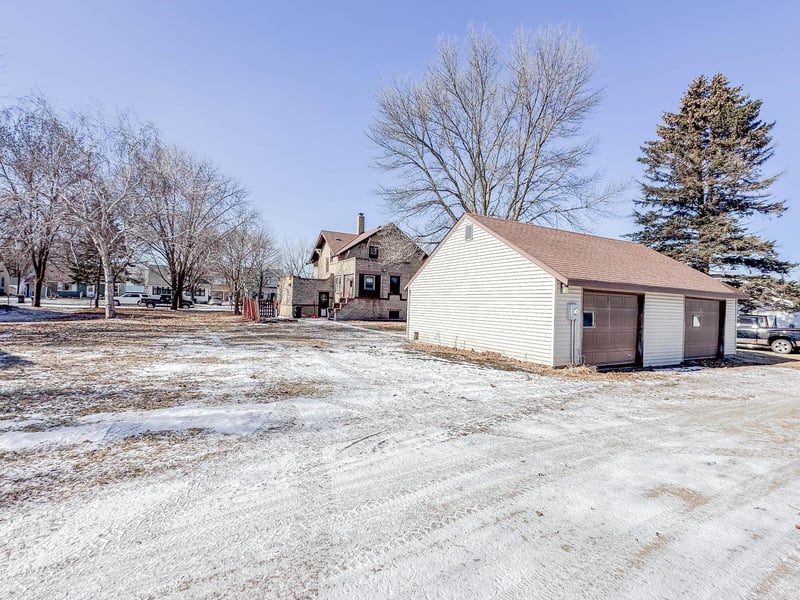 602 1st St SE, Fairfax, MN 55332