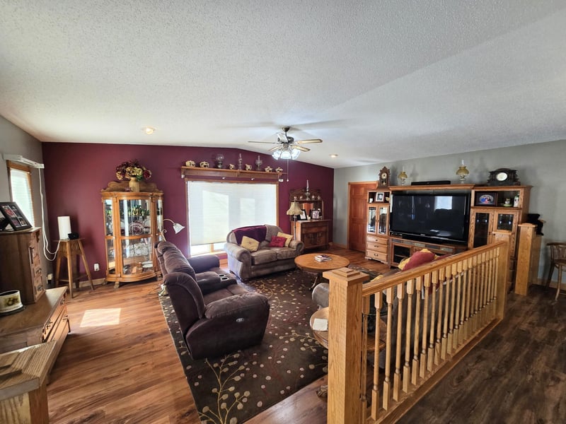 609 2nd St W, Chokio, MN 56221