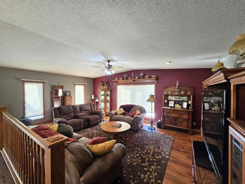 609 2nd St W, Chokio, MN 56221