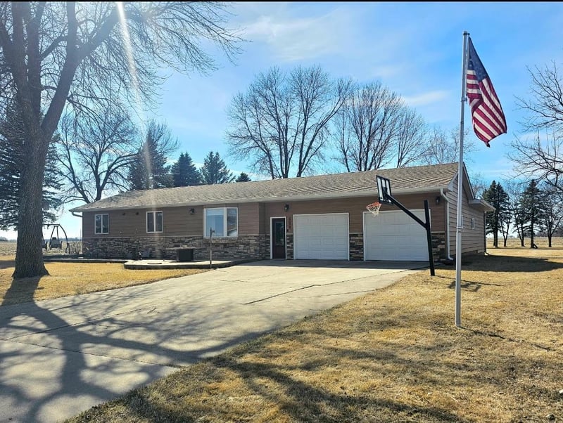 609 2nd St W, Chokio, MN 56221