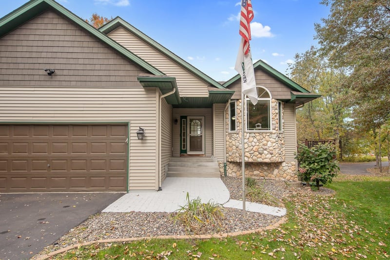 27168 Bayshore Dr, Isanti, MN 55040