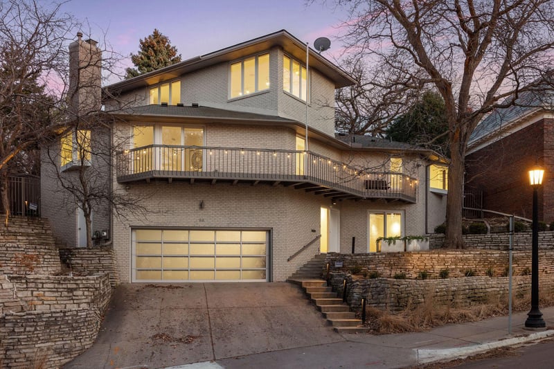 93 Groveland Ter, Minneapolis, MN 55403