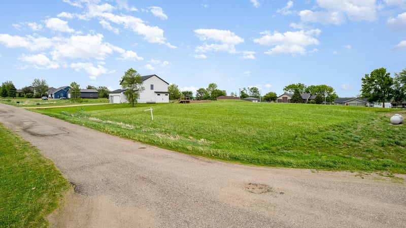 19329 Lake Volney Cir, Le Center, MN 56057