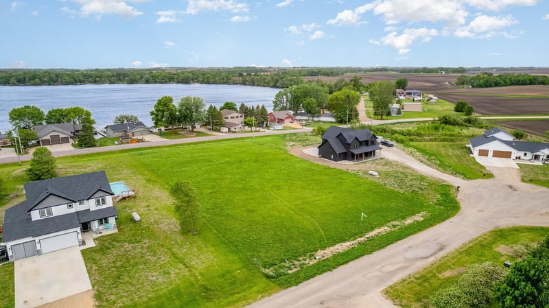 19329 Lake Volney Cir, Le Center, MN 56057