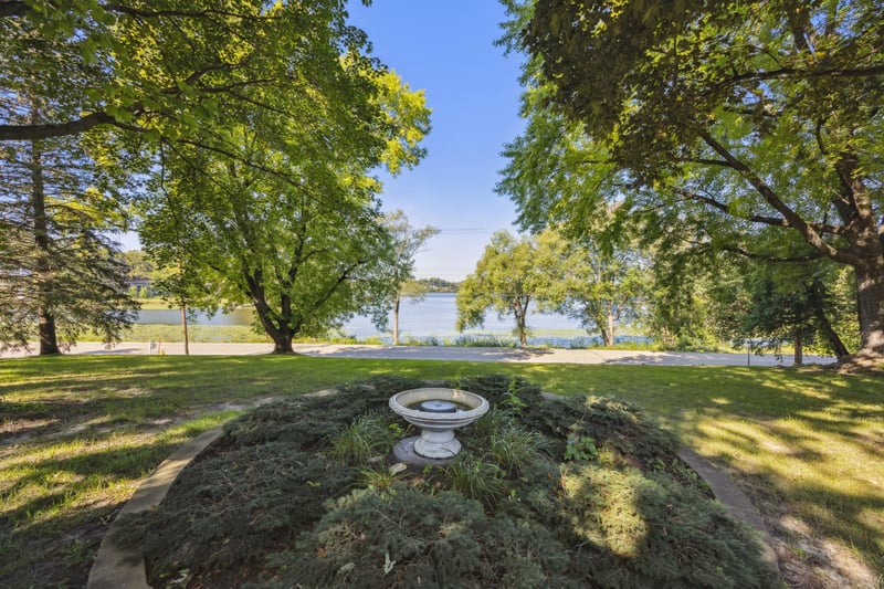 2508 Keller Pw, Maplewood, MN 55109