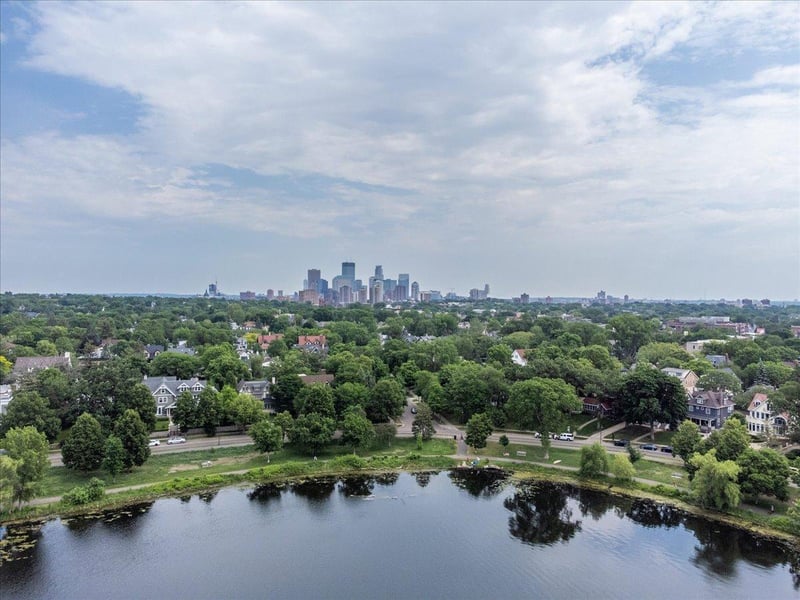 2675 E Lake Of The Isles Pw, Minneapolis, MN 55408