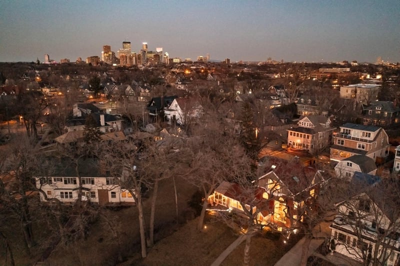 2675 E Lake Of The Isles Pw, Minneapolis, MN 55408