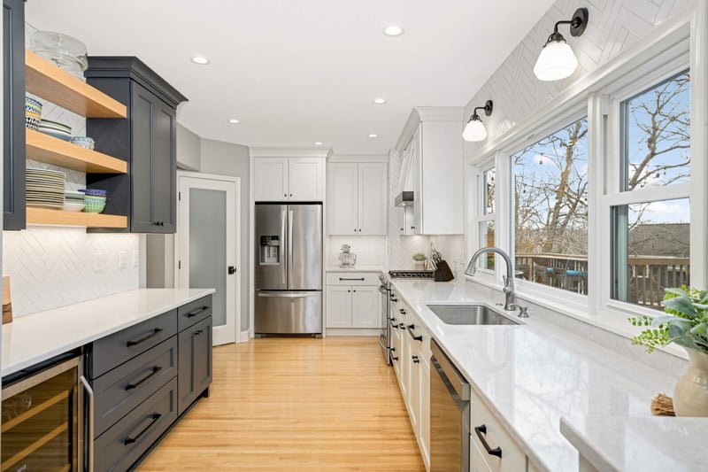 1541 Oak Ave, Arden Hills, MN 55112