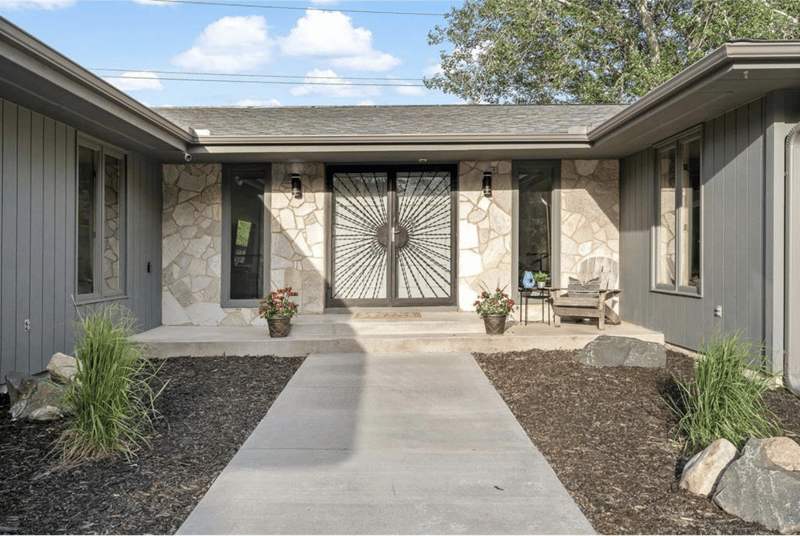 115 King Creek Rd, Golden Valley, MN 55416