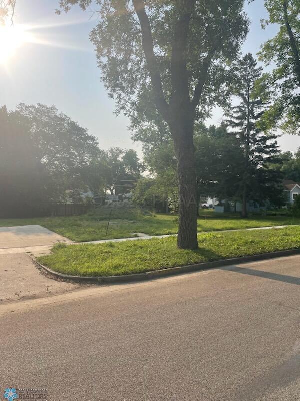 308 13th St S, Moorhead, MN 56560