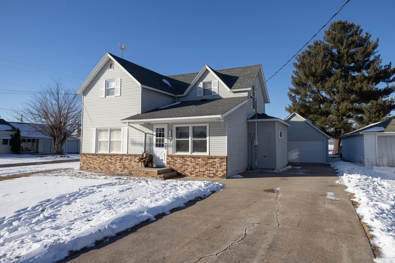 140 W Winona Ave, Kellogg, MN 55945