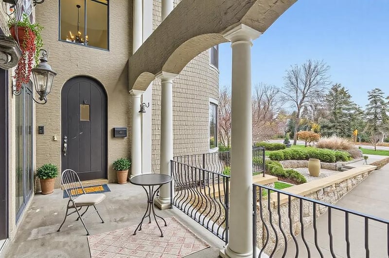 1600 Kenwood Pw, Minneapolis, MN 55405