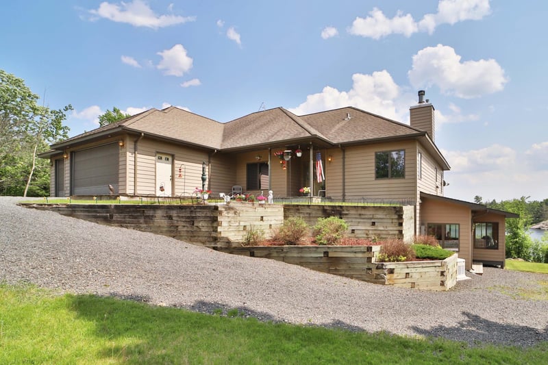 10124 Timberwolf Trl, Kabetogama, MN 56669