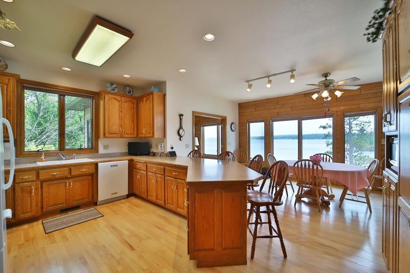 10124 Timberwolf Trl, Kabetogama, MN 56669