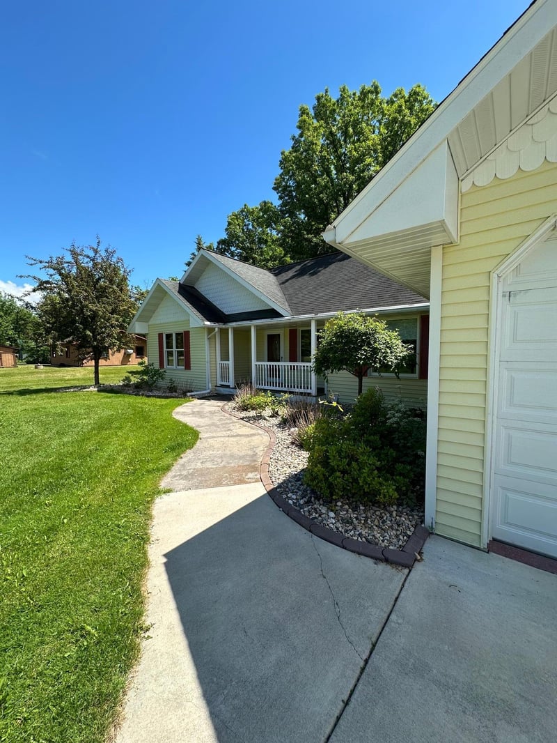 1107 Jochim Dr NW, Baudette, MN 56623