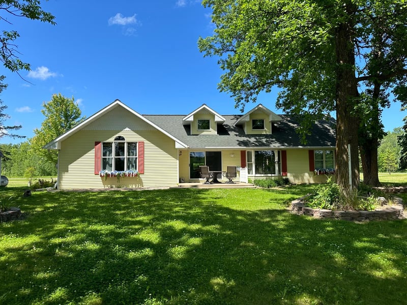 1107 Jochim Dr NW, Baudette, MN 56623