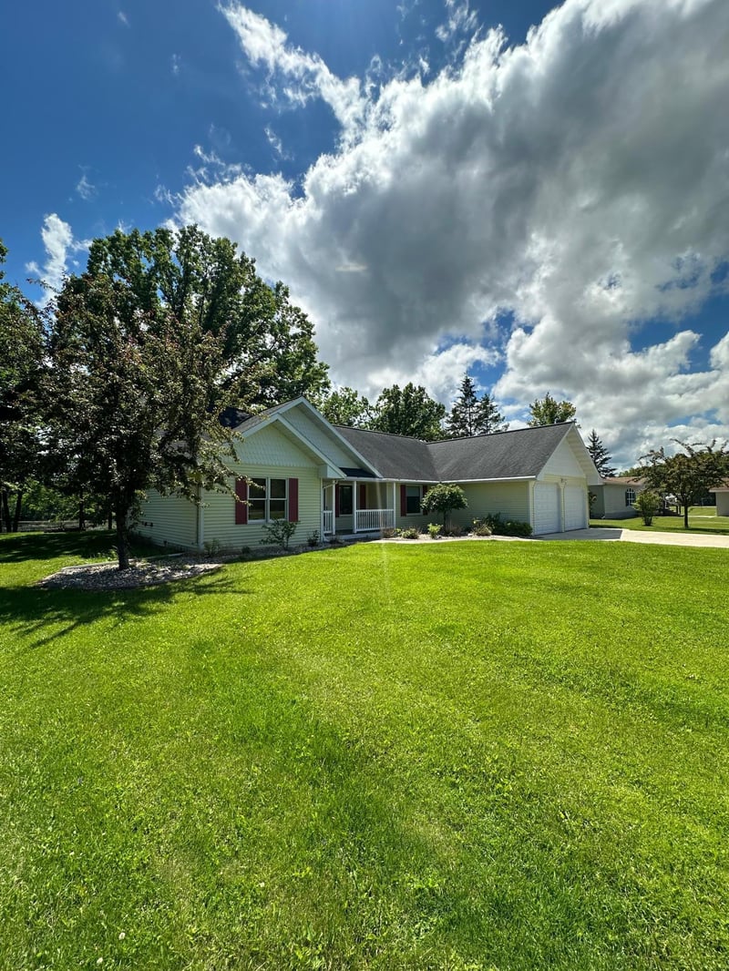 1107 Jochim Dr NW, Baudette, MN 56623