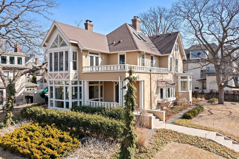 2697 E Lake Of The Isles Pw, Minneapolis, MN 55408