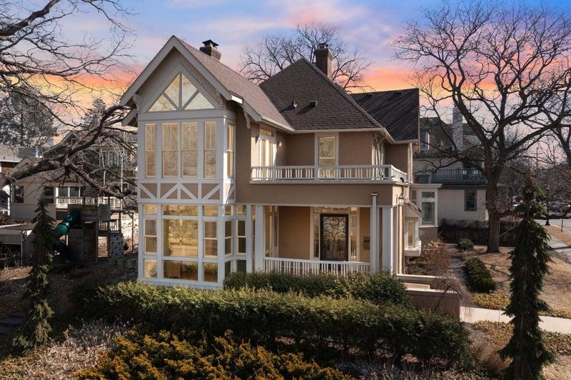 2697 E Lake Of The Isles Pw, Minneapolis, MN 55408
