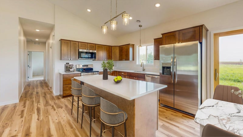 619 6th St, West Concord, MN 55985